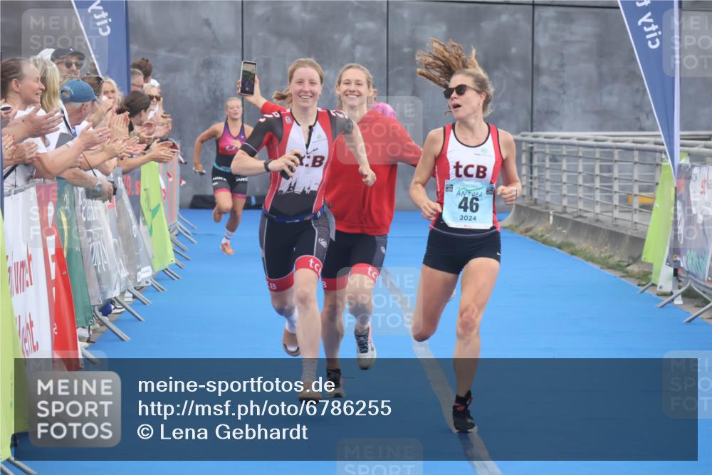 11.08.2024 - GEWOBA Citytriathlon Bremen Lena Gebhardt http://msf.ph/oto/6786255 11.08.2024 11:04:57 Ziel 46, 105 meine-sportfotos.de