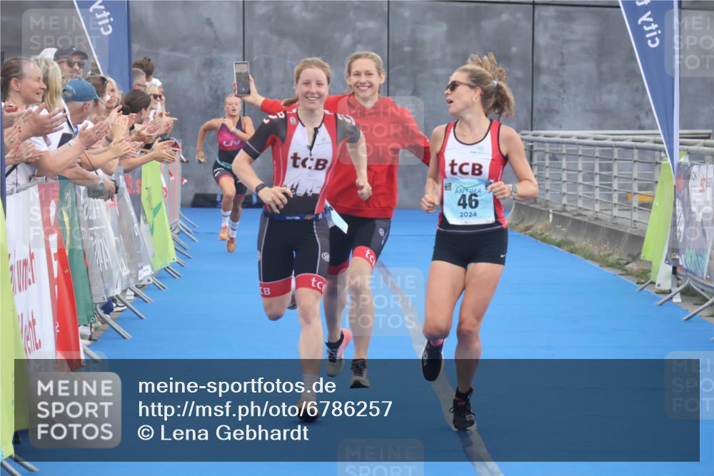 11.08.2024 - GEWOBA Citytriathlon Bremen Lena Gebhardt http://msf.ph/oto/6786257 11.08.2024 11:04:57 Ziel 46, 105 meine-sportfotos.de