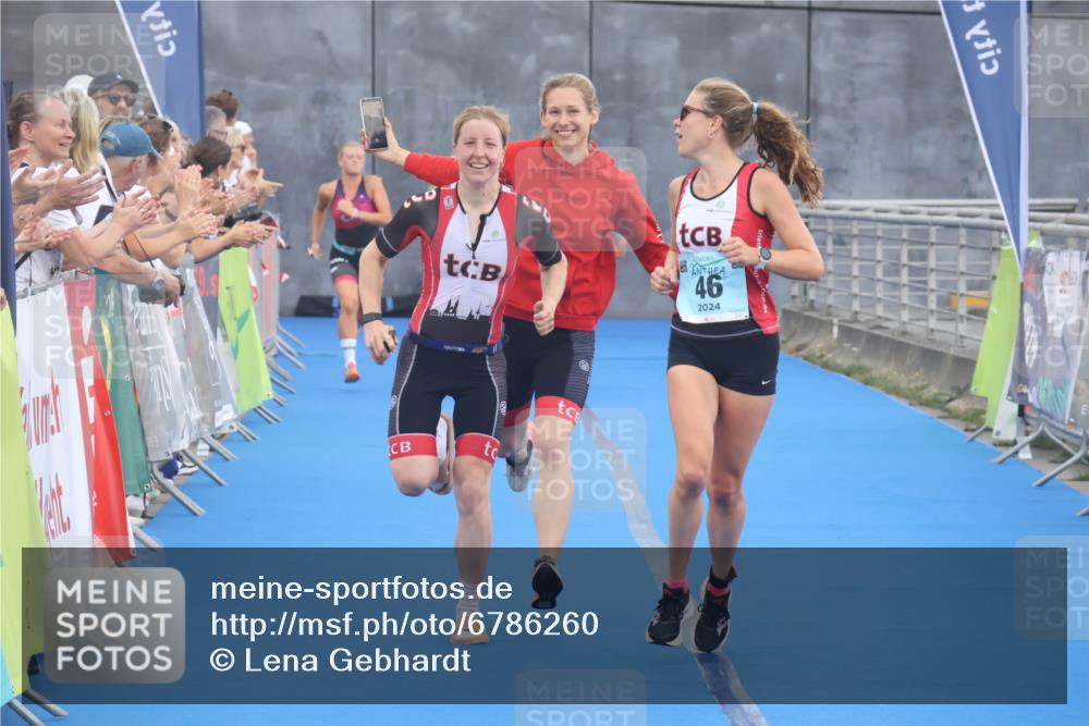 11.08.2024 - GEWOBA Citytriathlon Bremen Lena Gebhardt http://msf.ph/oto/6786260 11.08.2024 11:04:57 Ziel 46, 105 meine-sportfotos.de