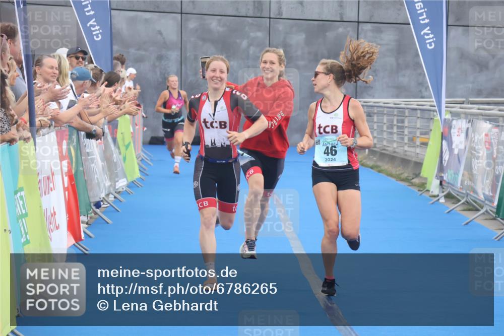 11.08.2024 - GEWOBA Citytriathlon Bremen Lena Gebhardt http://msf.ph/oto/6786265 11.08.2024 11:04:57 Ziel 46, 105 meine-sportfotos.de