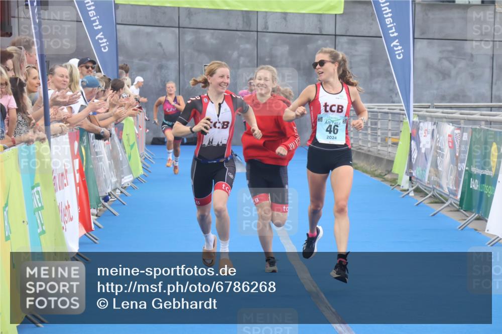 11.08.2024 - GEWOBA Citytriathlon Bremen Lena Gebhardt http://msf.ph/oto/6786268 11.08.2024 11:04:57 Ziel 46, 105 meine-sportfotos.de