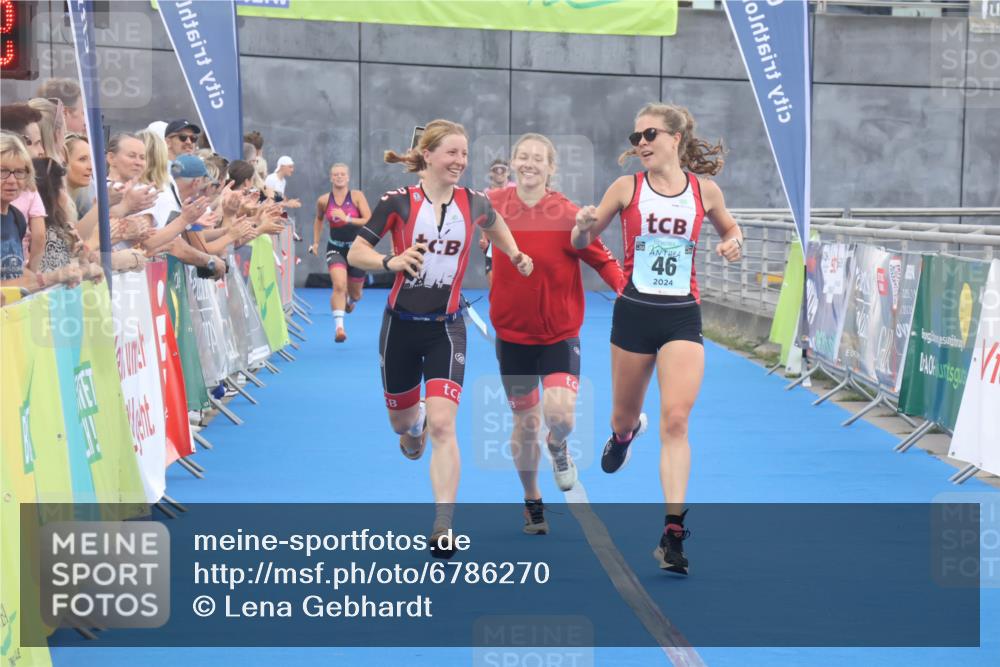 11.08.2024 - GEWOBA Citytriathlon Bremen Lena Gebhardt http://msf.ph/oto/6786270 11.08.2024 11:04:57 Ziel 46, 105 meine-sportfotos.de