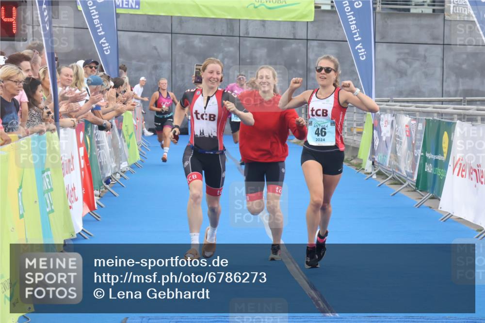 11.08.2024 - GEWOBA Citytriathlon Bremen Lena Gebhardt http://msf.ph/oto/6786273 11.08.2024 11:04:57 Ziel 46, 105 meine-sportfotos.de
