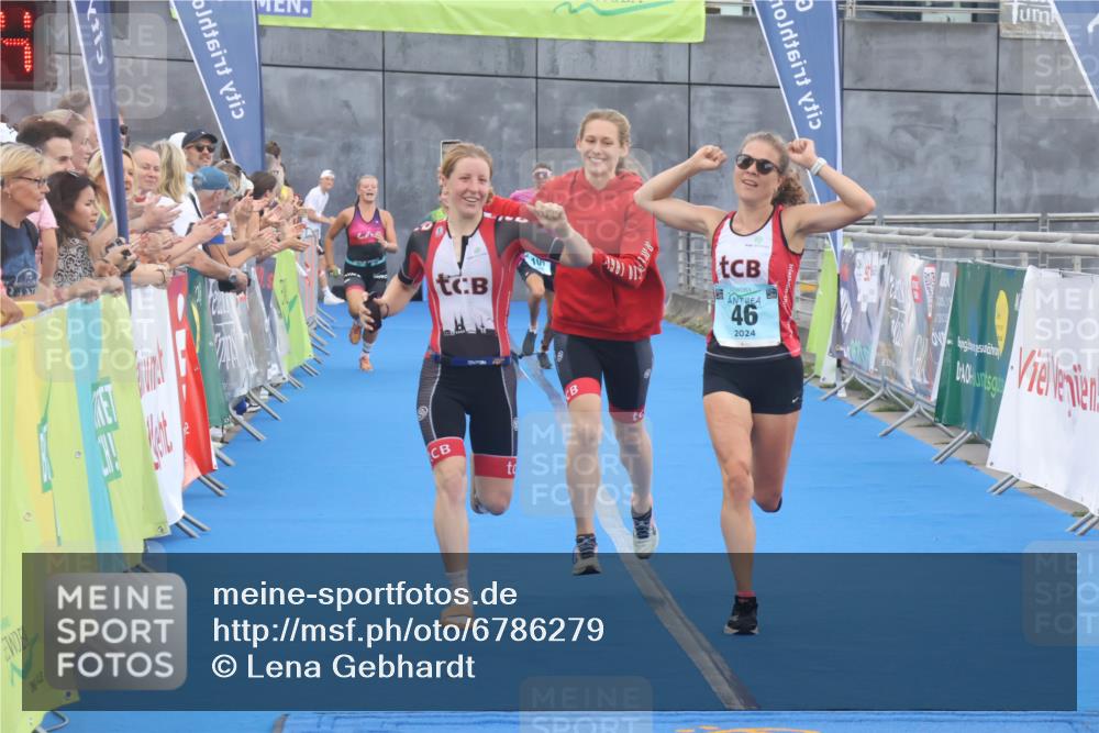 11.08.2024 - GEWOBA Citytriathlon Bremen Lena Gebhardt http://msf.ph/oto/6786279 11.08.2024 11:04:58 Ziel 46, 105 meine-sportfotos.de