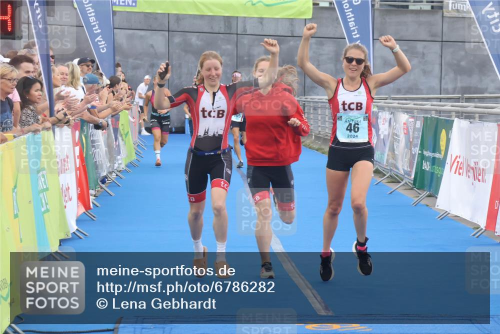 11.08.2024 - GEWOBA Citytriathlon Bremen Lena Gebhardt http://msf.ph/oto/6786282 11.08.2024 11:04:58 Ziel 46, 105 meine-sportfotos.de