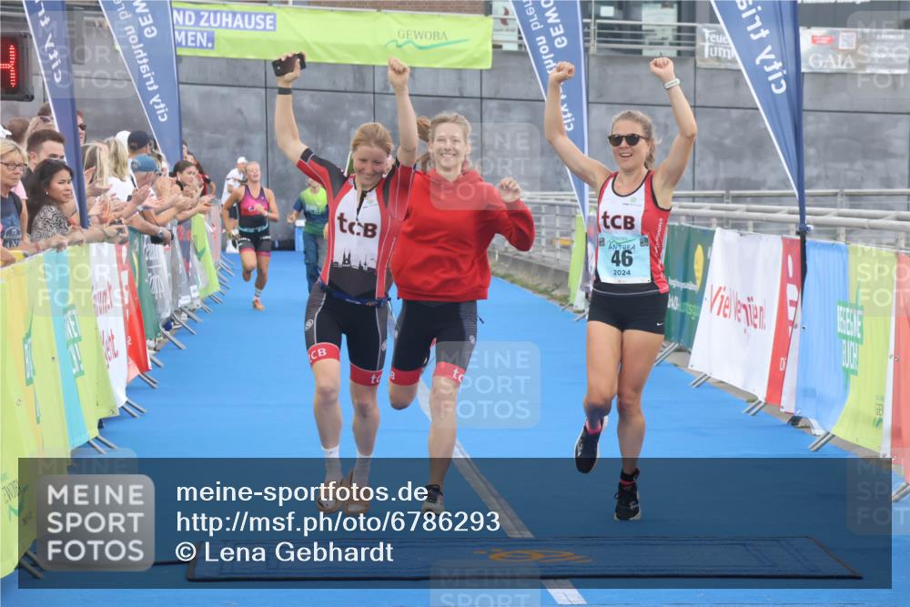 11.08.2024 - GEWOBA Citytriathlon Bremen Lena Gebhardt http://msf.ph/oto/6786293 11.08.2024 11:04:58 Ziel 46, 105 meine-sportfotos.de