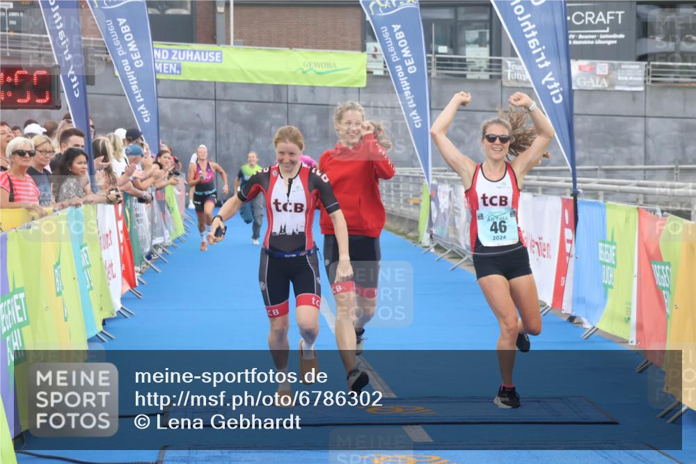 11.08.2024 - GEWOBA Citytriathlon Bremen Lena Gebhardt http://msf.ph/oto/6786302 11.08.2024 11:04:58 Ziel 46, 105 meine-sportfotos.de