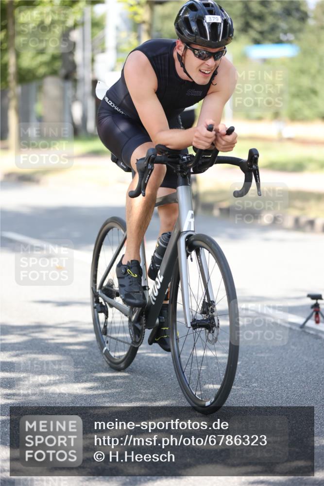 11.08.2024 - GEWOBA Citytriathlon Bremen H.Heesch http://msf.ph/oto/6786323 11.08.2024 13:11:38 Radfahren 217, 262, 282, 290, 311, 324, 337, 379, 413, 474, 487, 518, 542 meine-sportfotos.de