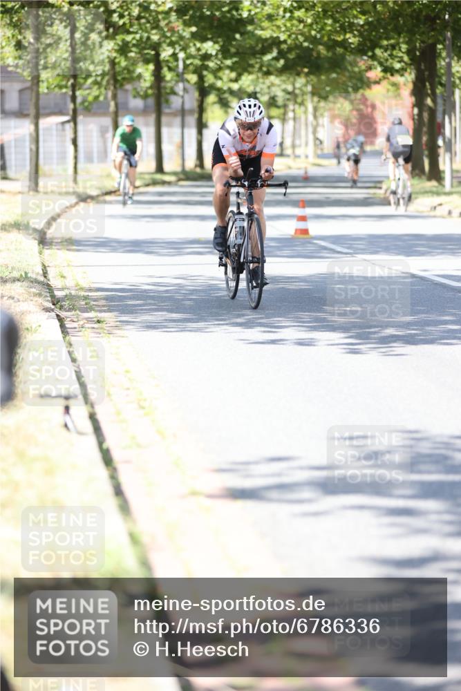 11.08.2024 - GEWOBA Citytriathlon Bremen H.Heesch http://msf.ph/oto/6786336 11.08.2024 13:11:42 Radfahren 262, 282, 286, 290, 311, 324, 337, 379, 413, 487, 518, 542 meine-sportfotos.de