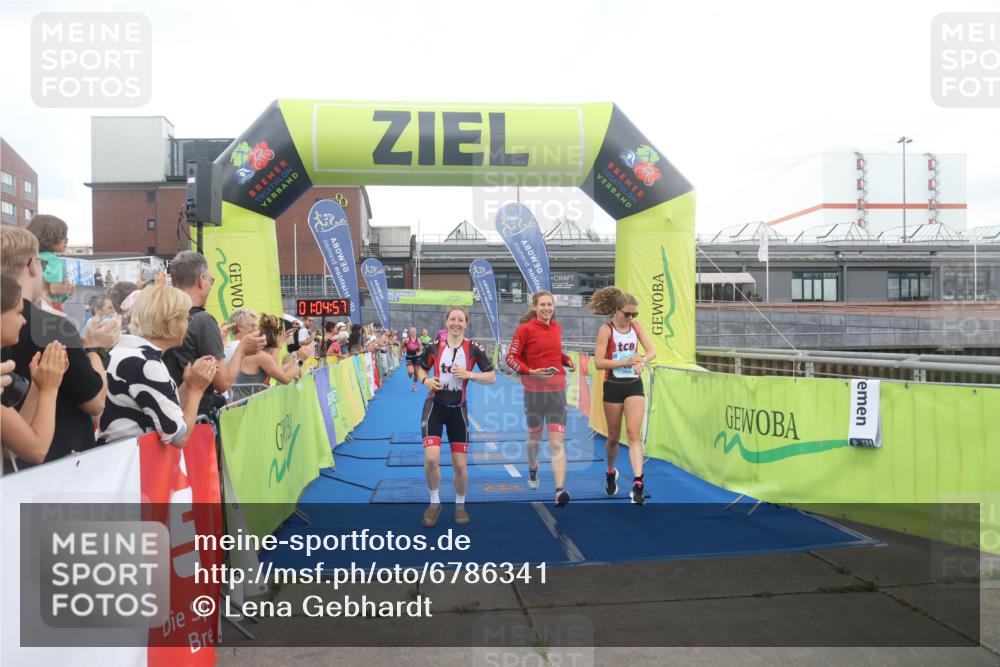 11.08.2024 - GEWOBA Citytriathlon Bremen Lena Gebhardt http://msf.ph/oto/6786341 11.08.2024 11:05:00 Ziel 46, 105 meine-sportfotos.de