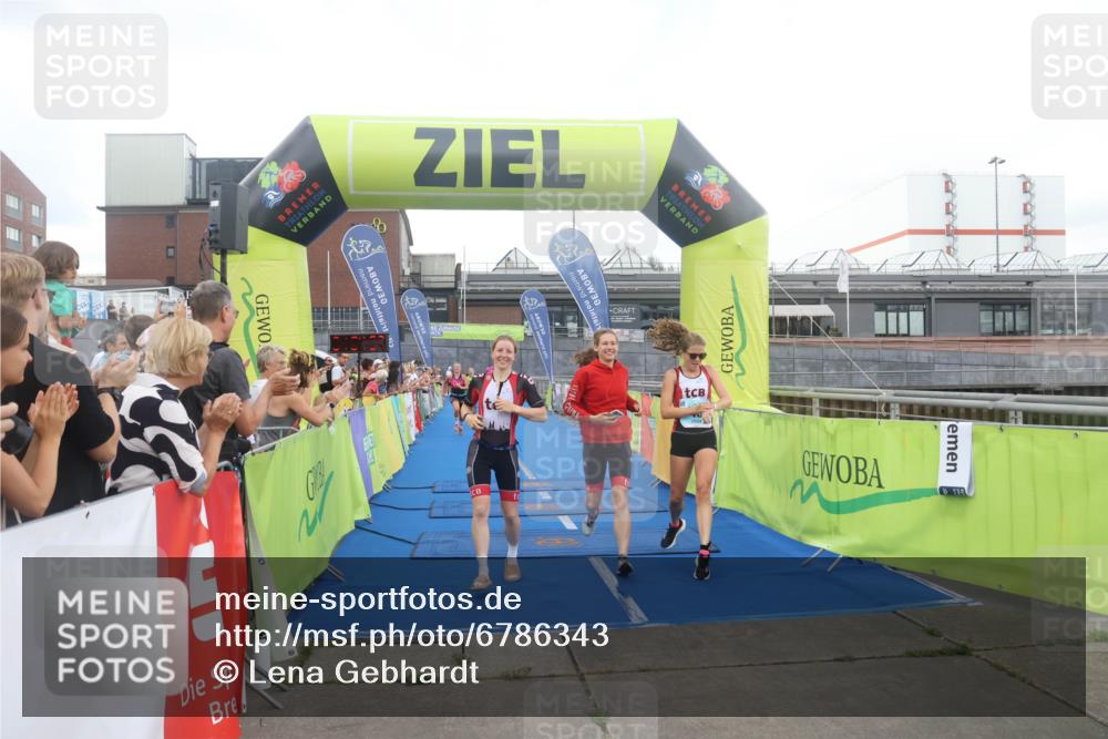 11.08.2024 - GEWOBA Citytriathlon Bremen Lena Gebhardt http://msf.ph/oto/6786343 11.08.2024 11:05:00 Ziel 46, 105 meine-sportfotos.de