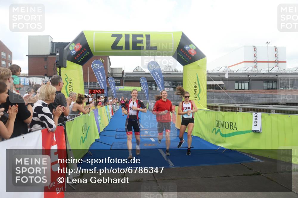11.08.2024 - GEWOBA Citytriathlon Bremen Lena Gebhardt http://msf.ph/oto/6786347 11.08.2024 11:05:00 Ziel 46, 105 meine-sportfotos.de
