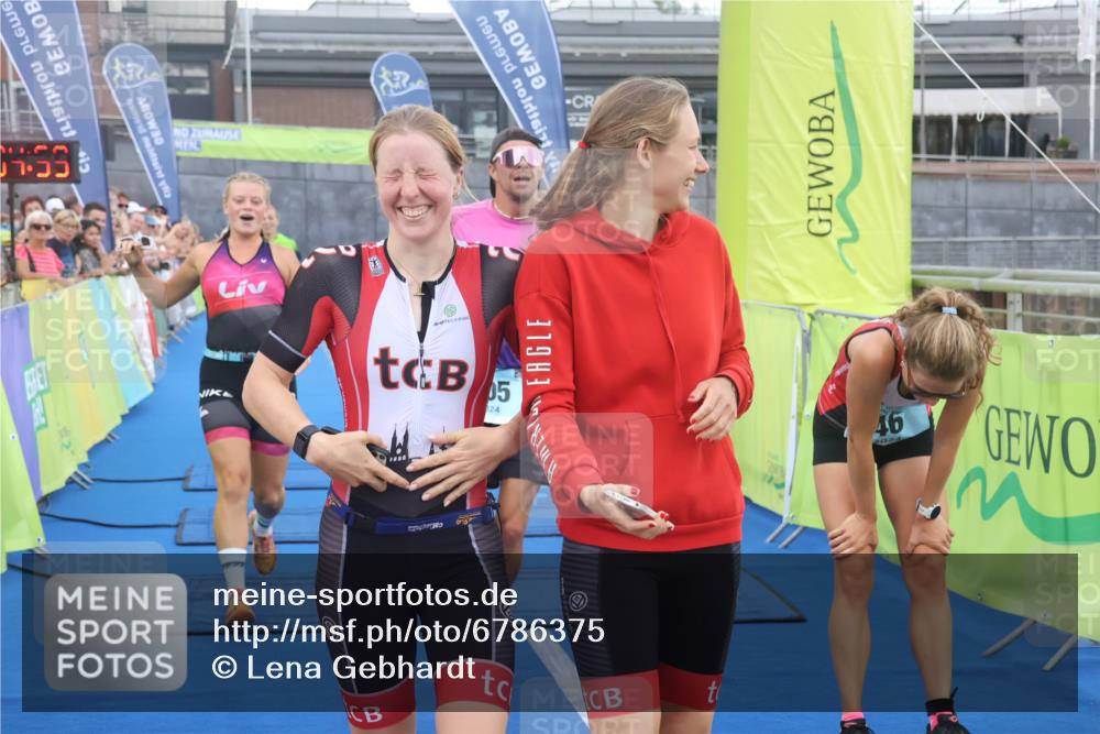 11.08.2024 - GEWOBA Citytriathlon Bremen Lena Gebhardt http://msf.ph/oto/6786375 11.08.2024 11:05:03 Ziel 46, 105 meine-sportfotos.de
