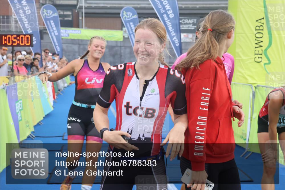11.08.2024 - GEWOBA Citytriathlon Bremen Lena Gebhardt http://msf.ph/oto/6786383 11.08.2024 11:05:03 Ziel 46, 105 meine-sportfotos.de