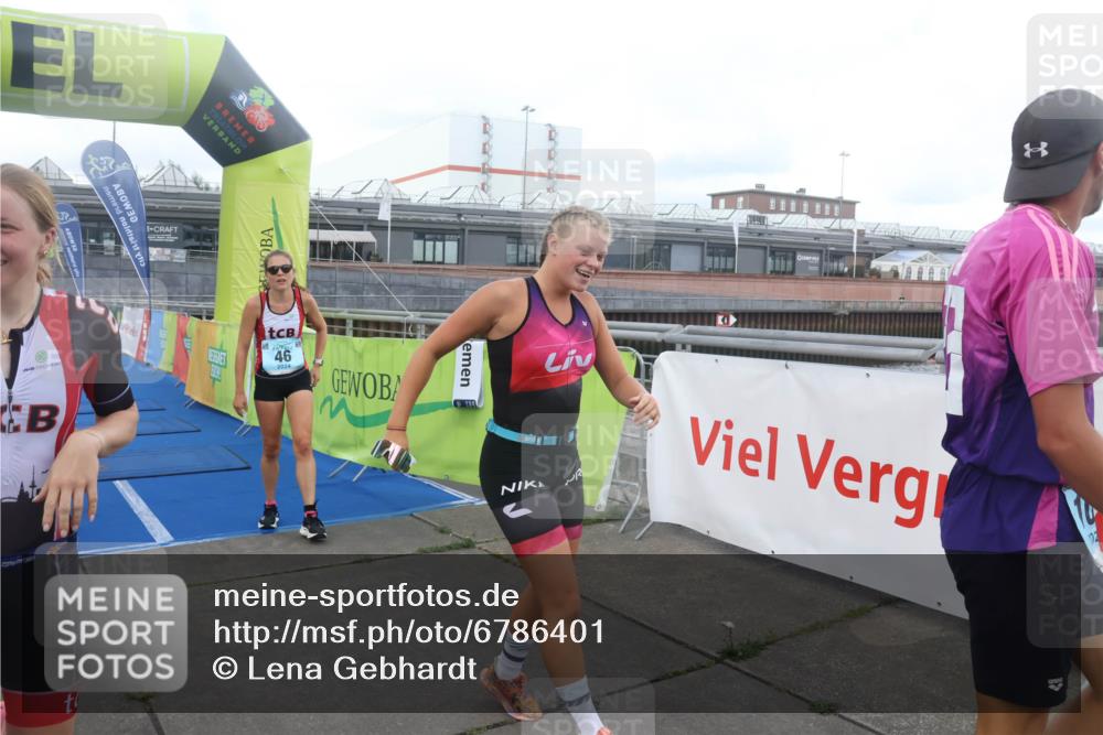 11.08.2024 - GEWOBA Citytriathlon Bremen Lena Gebhardt http://msf.ph/oto/6786401 11.08.2024 11:05:05 Ziel 46, 105 meine-sportfotos.de