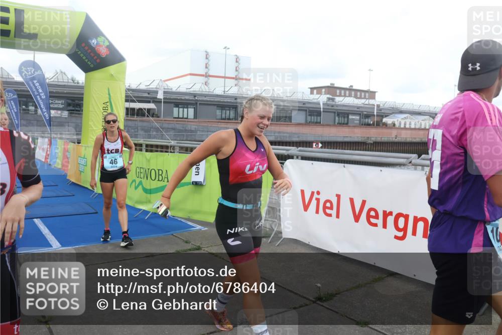 11.08.2024 - GEWOBA Citytriathlon Bremen Lena Gebhardt http://msf.ph/oto/6786404 11.08.2024 11:05:05 Ziel 46, 105 meine-sportfotos.de