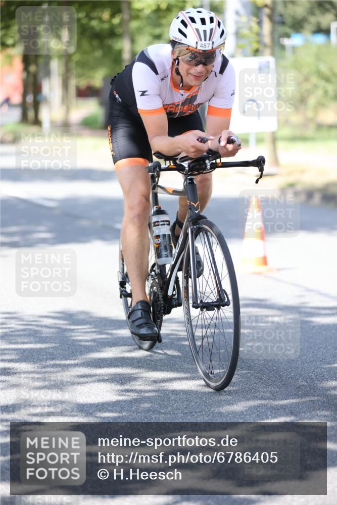 11.08.2024 - GEWOBA Citytriathlon Bremen H.Heesch http://msf.ph/oto/6786405 11.08.2024 13:11:42 Radfahren 262, 282, 286, 290, 311, 324, 337, 379, 413, 487, 518, 542 meine-sportfotos.de