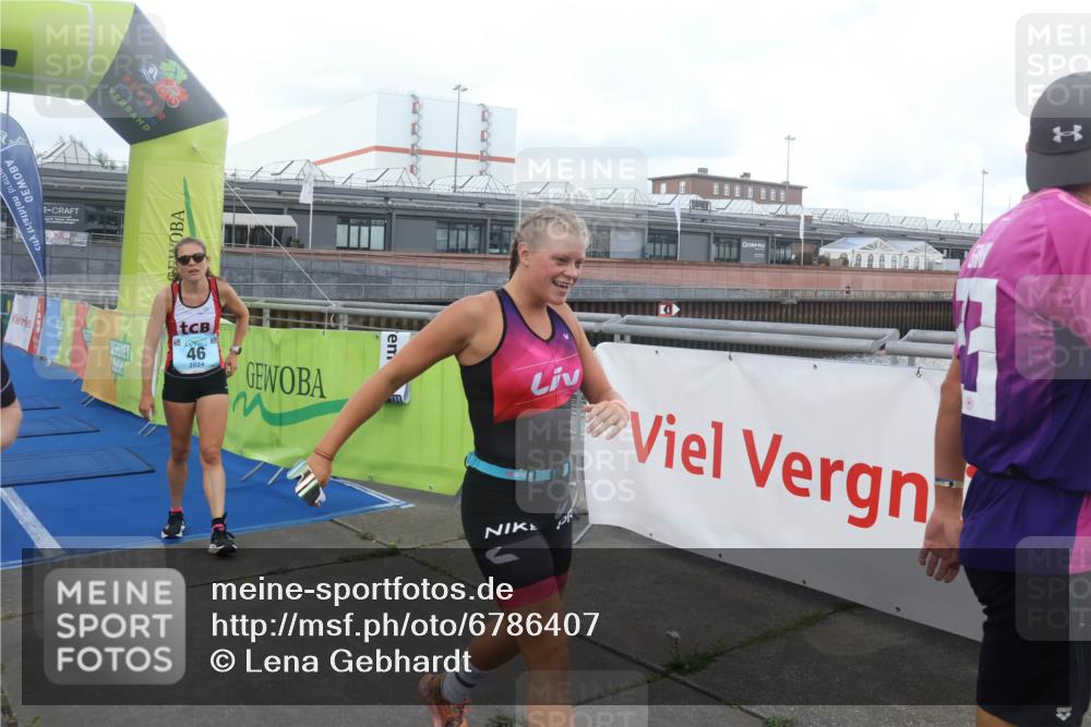 11.08.2024 - GEWOBA Citytriathlon Bremen Lena Gebhardt http://msf.ph/oto/6786407 11.08.2024 11:05:05 Ziel 46, 105 meine-sportfotos.de
