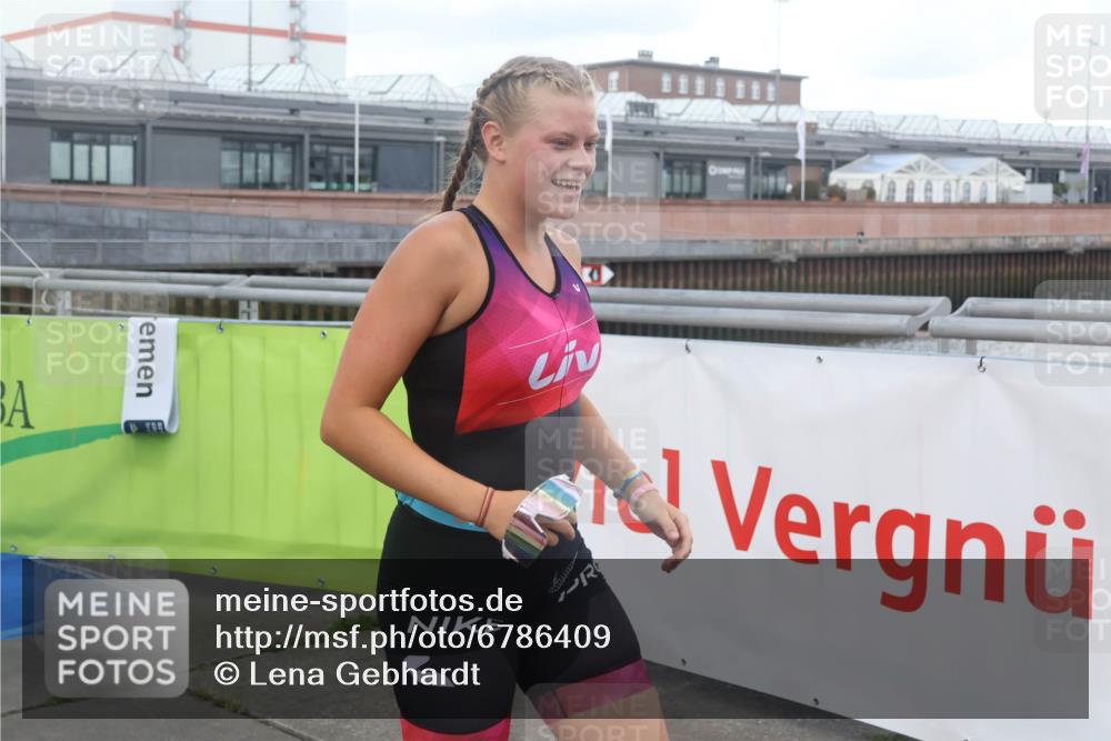 11.08.2024 - GEWOBA Citytriathlon Bremen Lena Gebhardt http://msf.ph/oto/6786409 11.08.2024 11:05:06 Ziel 46, 105 meine-sportfotos.de
