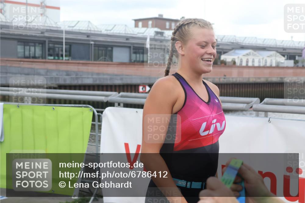 11.08.2024 - GEWOBA Citytriathlon Bremen Lena Gebhardt http://msf.ph/oto/6786412 11.08.2024 11:05:06 Ziel 46, 105 meine-sportfotos.de