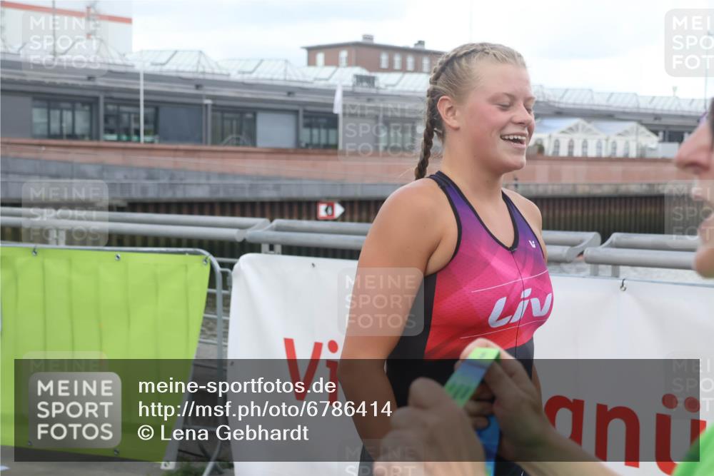 11.08.2024 - GEWOBA Citytriathlon Bremen Lena Gebhardt http://msf.ph/oto/6786414 11.08.2024 11:05:06 Ziel 46, 105 meine-sportfotos.de