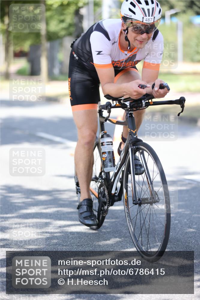 11.08.2024 - GEWOBA Citytriathlon Bremen H.Heesch http://msf.ph/oto/6786415 11.08.2024 13:11:43 Radfahren 262, 282, 286, 290, 311, 324, 337, 379, 413, 487, 518, 542 meine-sportfotos.de