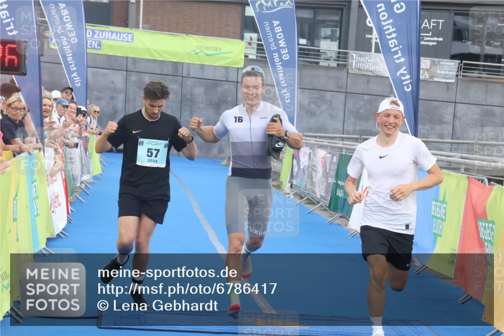 11.08.2024 - GEWOBA Citytriathlon Bremen Lena Gebhardt http://msf.ph/oto/6786417 11.08.2024 11:05:30 Ziel 57 meine-sportfotos.de