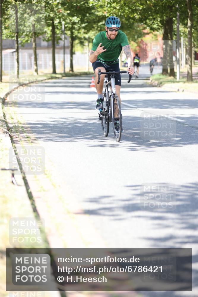 11.08.2024 - GEWOBA Citytriathlon Bremen H.Heesch http://msf.ph/oto/6786421 11.08.2024 13:11:44 Radfahren 262, 282, 286, 290, 311, 324, 337, 379, 413, 487, 542 meine-sportfotos.de