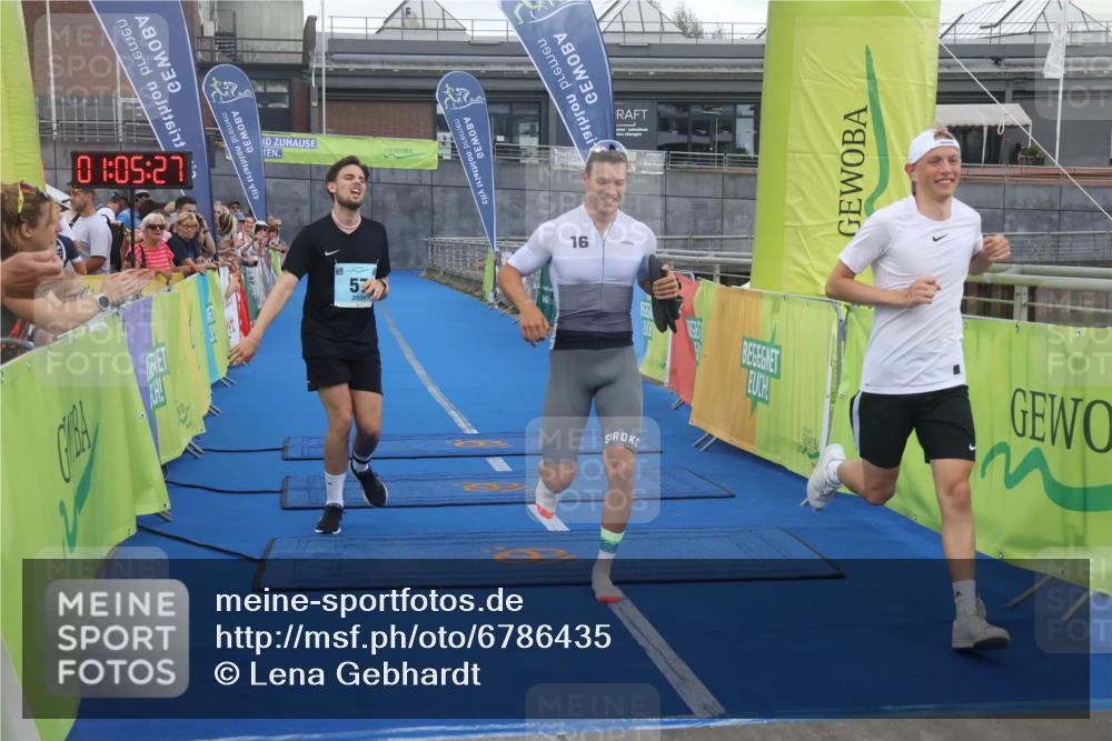 11.08.2024 - GEWOBA Citytriathlon Bremen Lena Gebhardt http://msf.ph/oto/6786435 11.08.2024 11:05:31 Ziel 57 meine-sportfotos.de