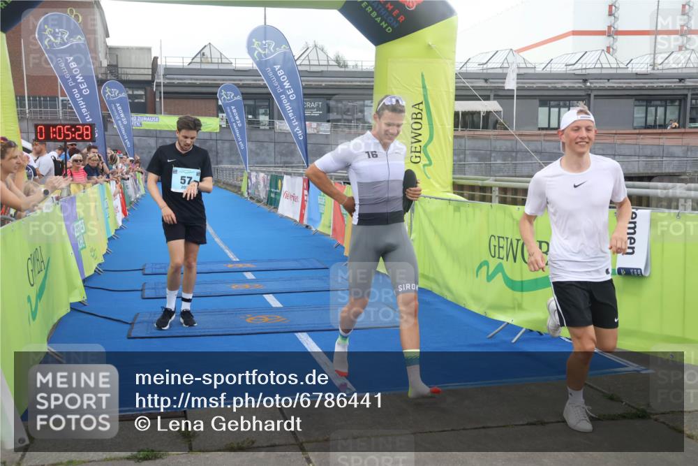 11.08.2024 - GEWOBA Citytriathlon Bremen Lena Gebhardt http://msf.ph/oto/6786441 11.08.2024 11:05:31 Ziel 57 meine-sportfotos.de