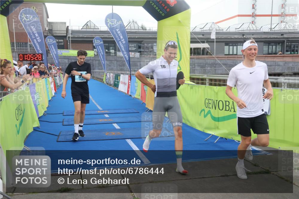 11.08.2024 - GEWOBA Citytriathlon Bremen Lena Gebhardt http://msf.ph/oto/6786444 11.08.2024 11:05:31 Ziel 57 meine-sportfotos.de