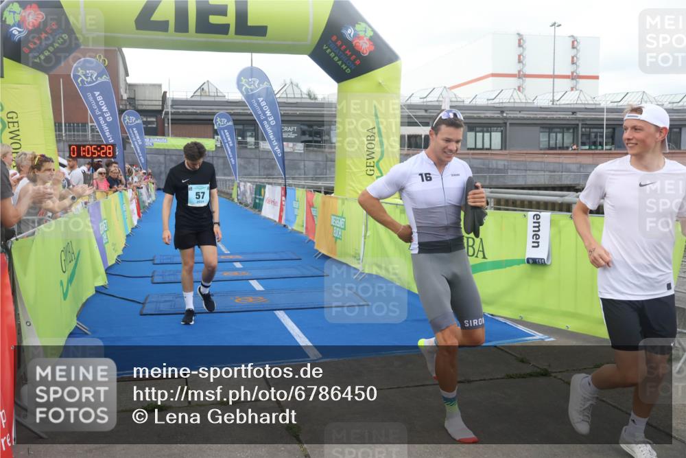 11.08.2024 - GEWOBA Citytriathlon Bremen Lena Gebhardt http://msf.ph/oto/6786450 11.08.2024 11:05:32 Ziel 57 meine-sportfotos.de