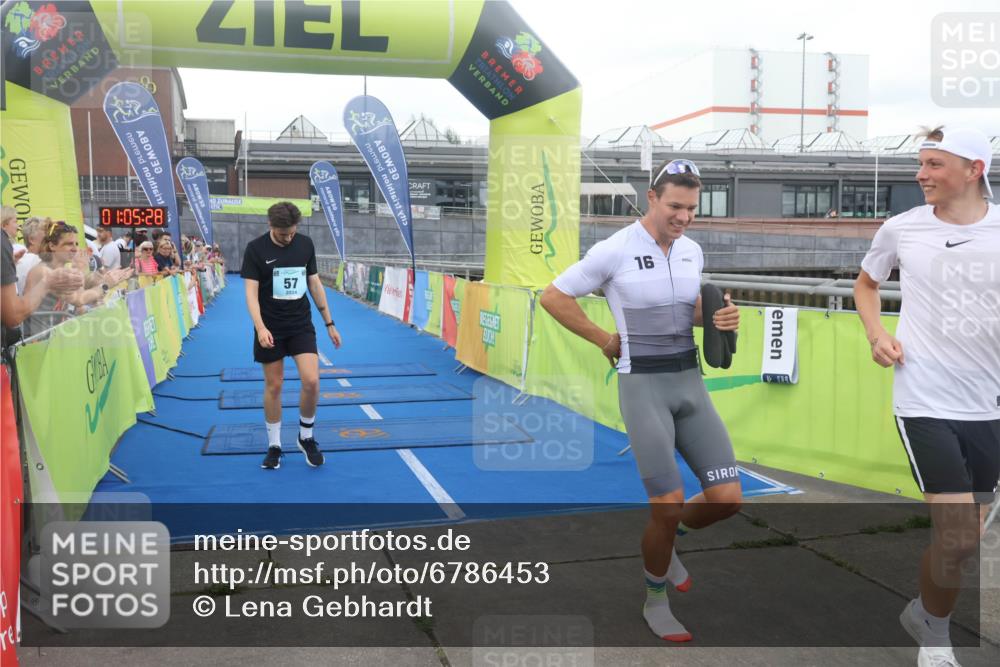 11.08.2024 - GEWOBA Citytriathlon Bremen Lena Gebhardt http://msf.ph/oto/6786453 11.08.2024 11:05:32 Ziel 57 meine-sportfotos.de
