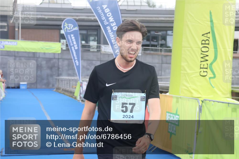 11.08.2024 - GEWOBA Citytriathlon Bremen Lena Gebhardt http://msf.ph/oto/6786456 11.08.2024 11:05:34 Ziel  meine-sportfotos.de