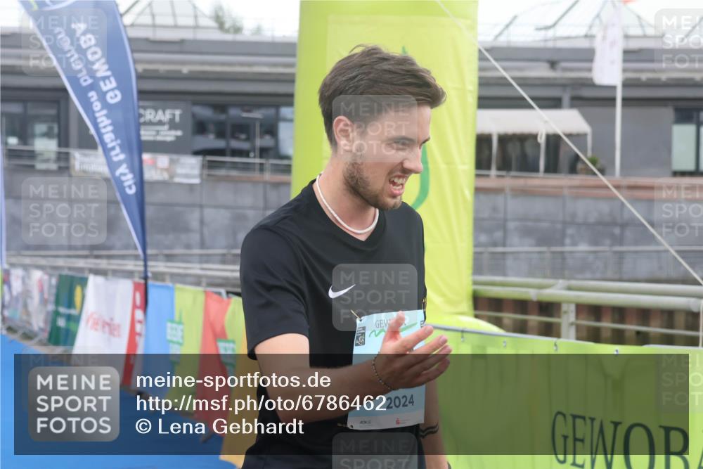 11.08.2024 - GEWOBA Citytriathlon Bremen Lena Gebhardt http://msf.ph/oto/6786462 11.08.2024 11:05:34 Ziel  meine-sportfotos.de