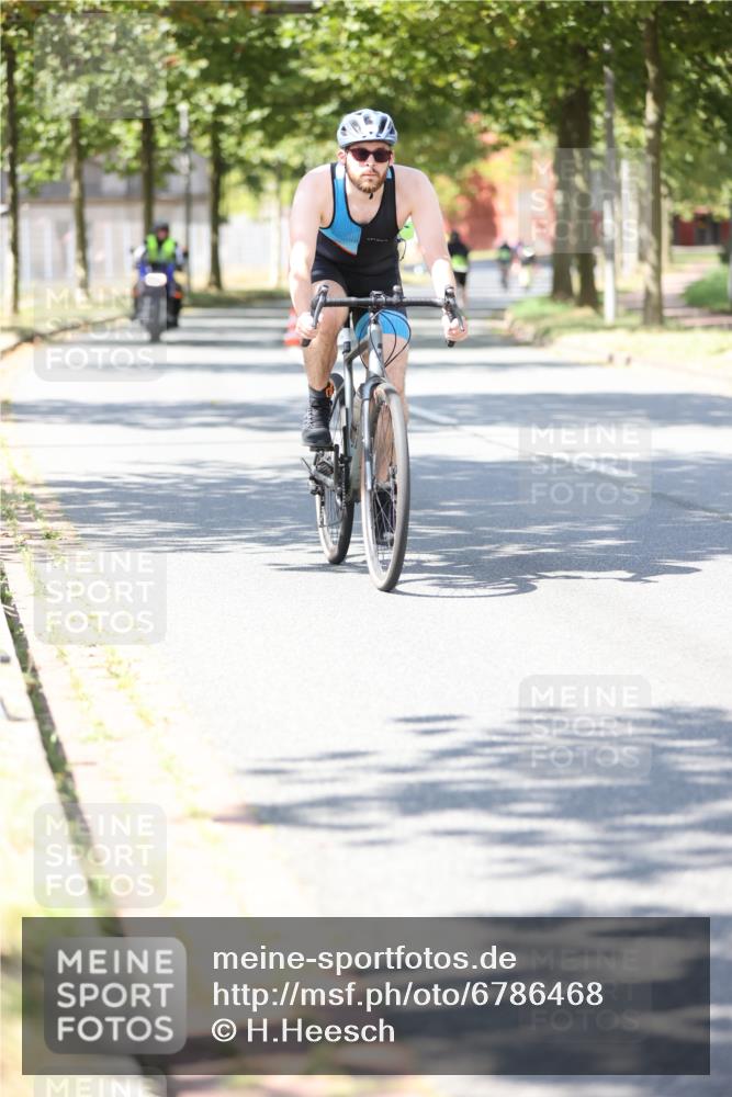 11.08.2024 - GEWOBA Citytriathlon Bremen H.Heesch http://msf.ph/oto/6786468 11.08.2024 13:11:54 Radfahren 286, 290, 381, 487 meine-sportfotos.de