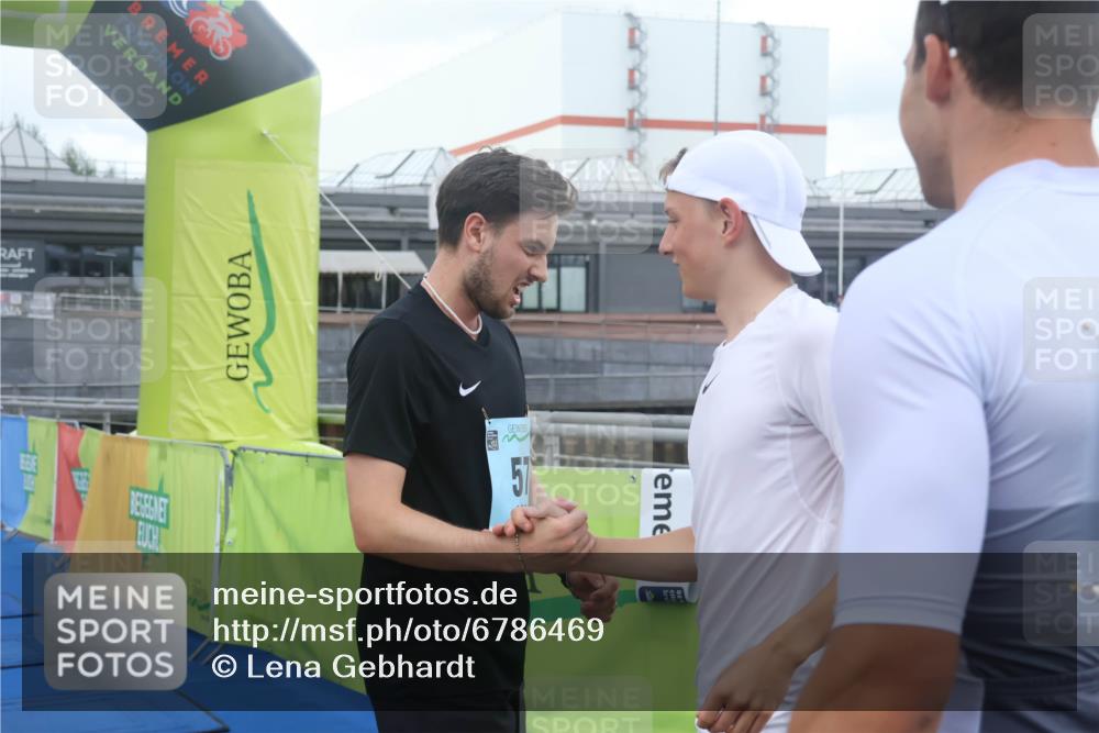 11.08.2024 - GEWOBA Citytriathlon Bremen Lena Gebhardt http://msf.ph/oto/6786469 11.08.2024 11:05:35 Ziel  meine-sportfotos.de
