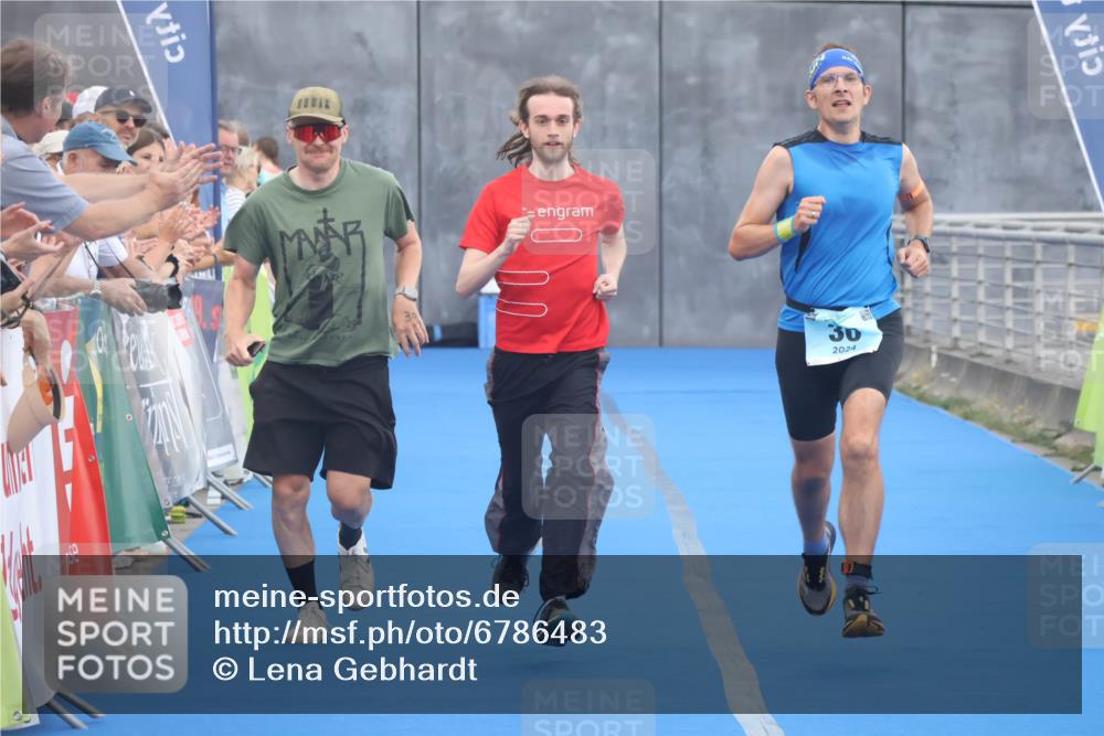 11.08.2024 - GEWOBA Citytriathlon Bremen Lena Gebhardt http://msf.ph/oto/6786483 11.08.2024 11:05:54 Ziel 30 meine-sportfotos.de