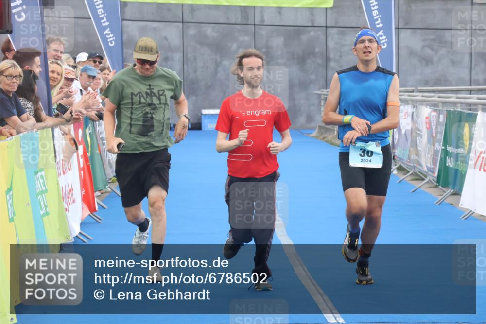 11.08.2024 - GEWOBA Citytriathlon Bremen Lena Gebhardt http://msf.ph/oto/6786502 11.08.2024 11:05:56 Ziel 30 meine-sportfotos.de