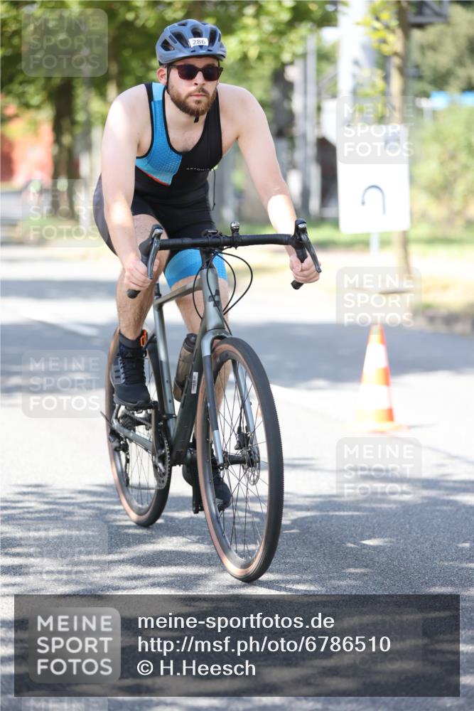 11.08.2024 - GEWOBA Citytriathlon Bremen H.Heesch http://msf.ph/oto/6786510 11.08.2024 13:11:54 Radfahren 286, 290, 381, 487 meine-sportfotos.de