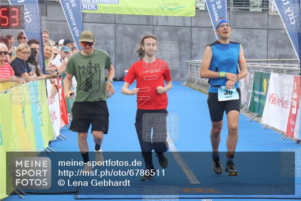 11.08.2024 - GEWOBA Citytriathlon Bremen Lena Gebhardt http://msf.ph/oto/6786511 11.08.2024 11:05:57 Ziel 30 meine-sportfotos.de