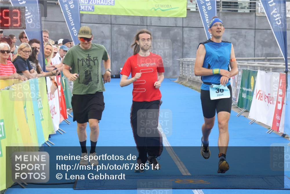 11.08.2024 - GEWOBA Citytriathlon Bremen Lena Gebhardt http://msf.ph/oto/6786514 11.08.2024 11:05:57 Ziel 30 meine-sportfotos.de