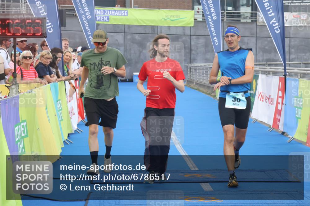 11.08.2024 - GEWOBA Citytriathlon Bremen Lena Gebhardt http://msf.ph/oto/6786517 11.08.2024 11:05:57 Ziel 30 meine-sportfotos.de