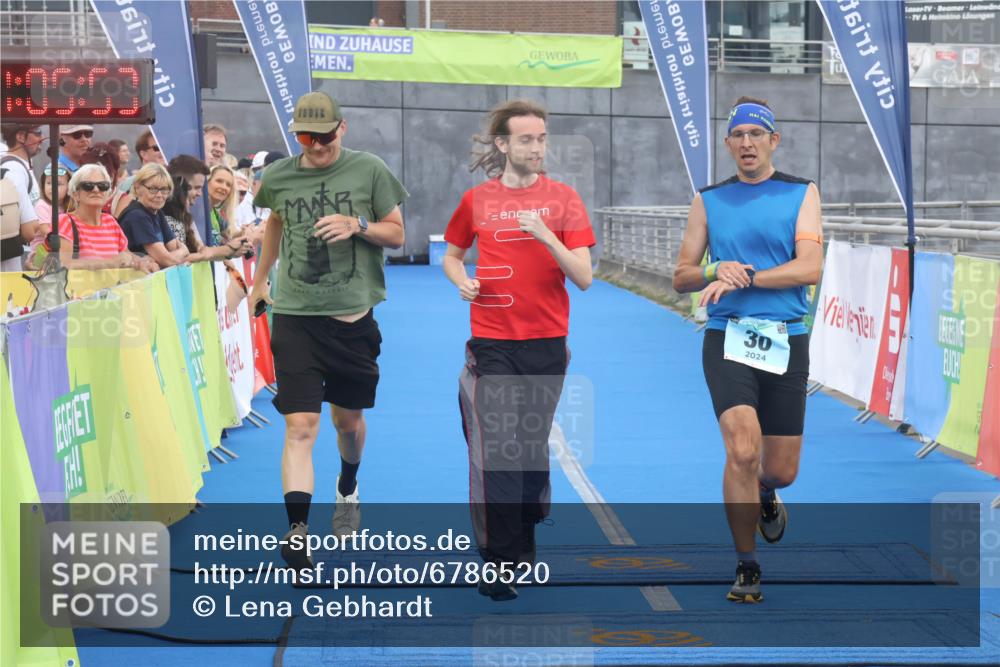 11.08.2024 - GEWOBA Citytriathlon Bremen Lena Gebhardt http://msf.ph/oto/6786520 11.08.2024 11:05:57 Ziel 30 meine-sportfotos.de