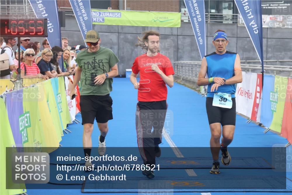 11.08.2024 - GEWOBA Citytriathlon Bremen Lena Gebhardt http://msf.ph/oto/6786521 11.08.2024 11:05:57 Ziel 30 meine-sportfotos.de
