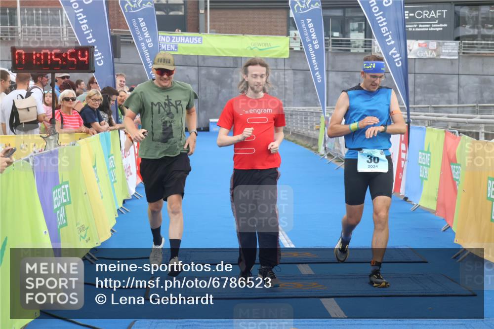 11.08.2024 - GEWOBA Citytriathlon Bremen Lena Gebhardt http://msf.ph/oto/6786523 11.08.2024 11:05:57 Ziel 30 meine-sportfotos.de