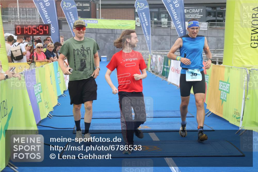 11.08.2024 - GEWOBA Citytriathlon Bremen Lena Gebhardt http://msf.ph/oto/6786533 11.08.2024 11:05:58 Ziel 30 meine-sportfotos.de