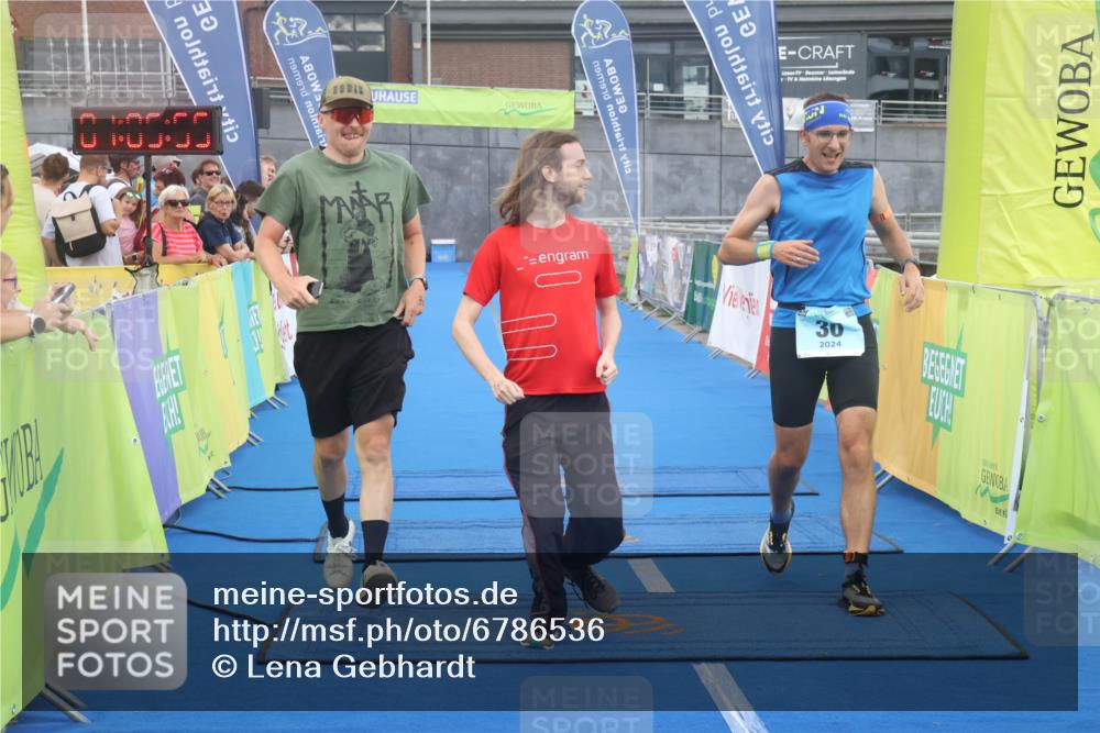 11.08.2024 - GEWOBA Citytriathlon Bremen Lena Gebhardt http://msf.ph/oto/6786536 11.08.2024 11:05:58 Ziel 30 meine-sportfotos.de