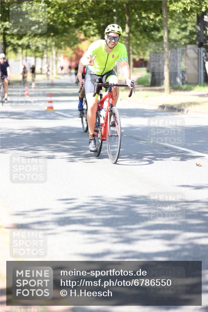 11.08.2024 - GEWOBA Citytriathlon Bremen H.Heesch http://msf.ph/oto/6786550 11.08.2024 13:12:06 Radfahren 231, 242, 272, 347, 351, 381, 390, 414, 435, 510 meine-sportfotos.de