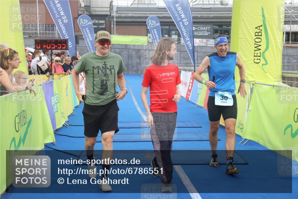11.08.2024 - GEWOBA Citytriathlon Bremen Lena Gebhardt http://msf.ph/oto/6786551 11.08.2024 11:05:59 Ziel 30 meine-sportfotos.de
